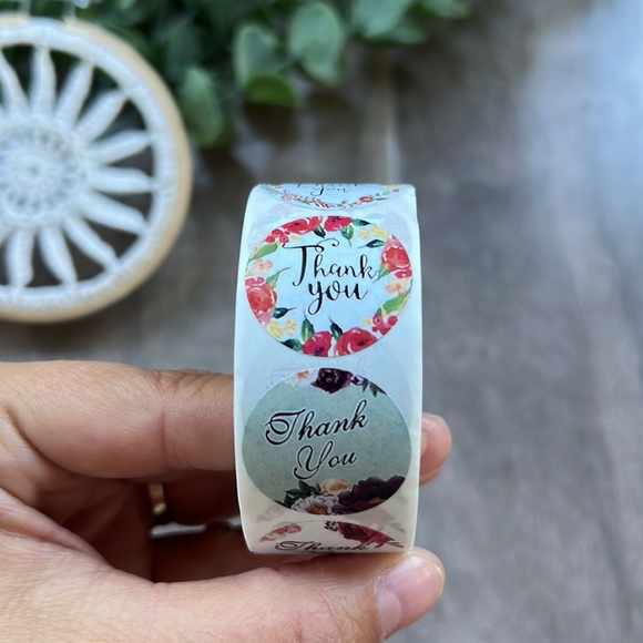 3/$20📦 Roll of 500 - 1” floral 4-type mix thank you stickers - Picture 3 of 4